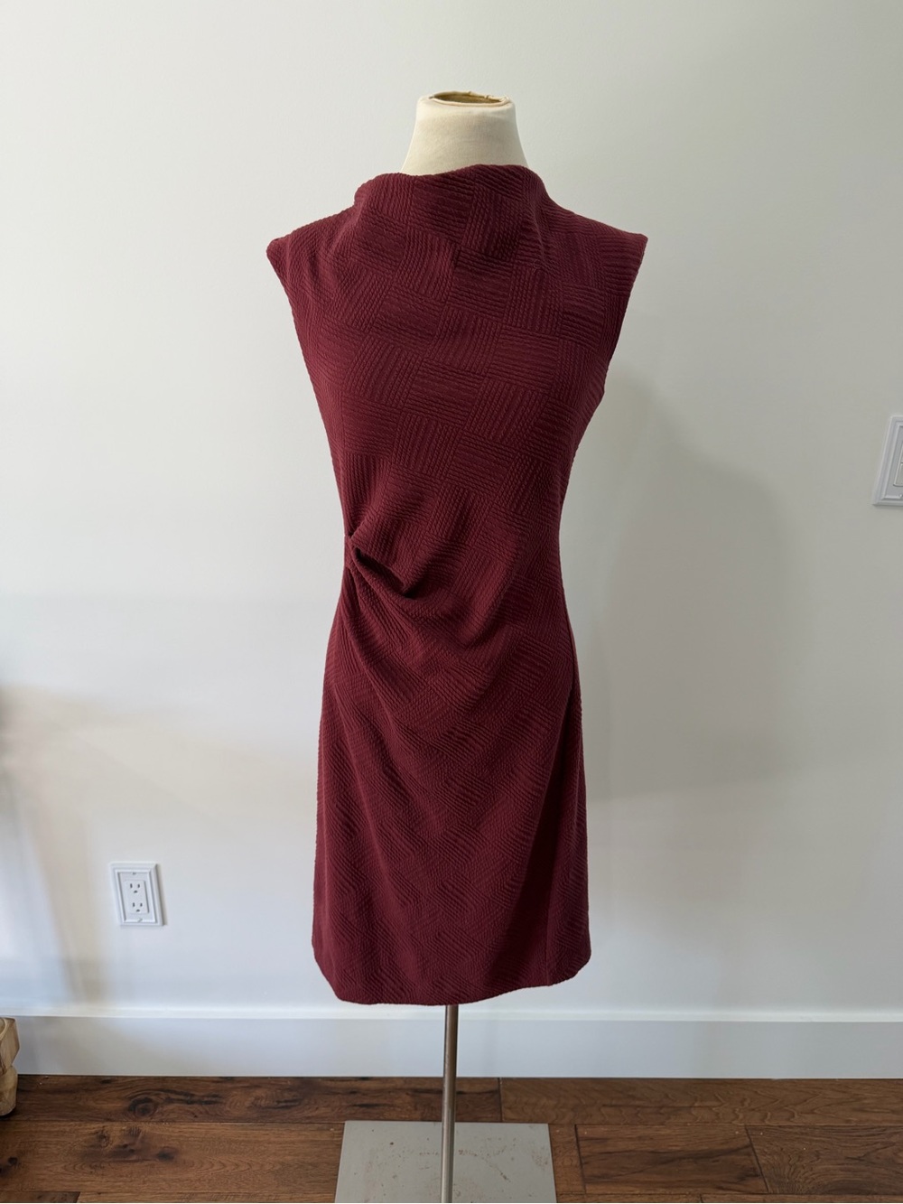Ann Taylor Sleeveless Mock Neck Mini Dress in Burgundy